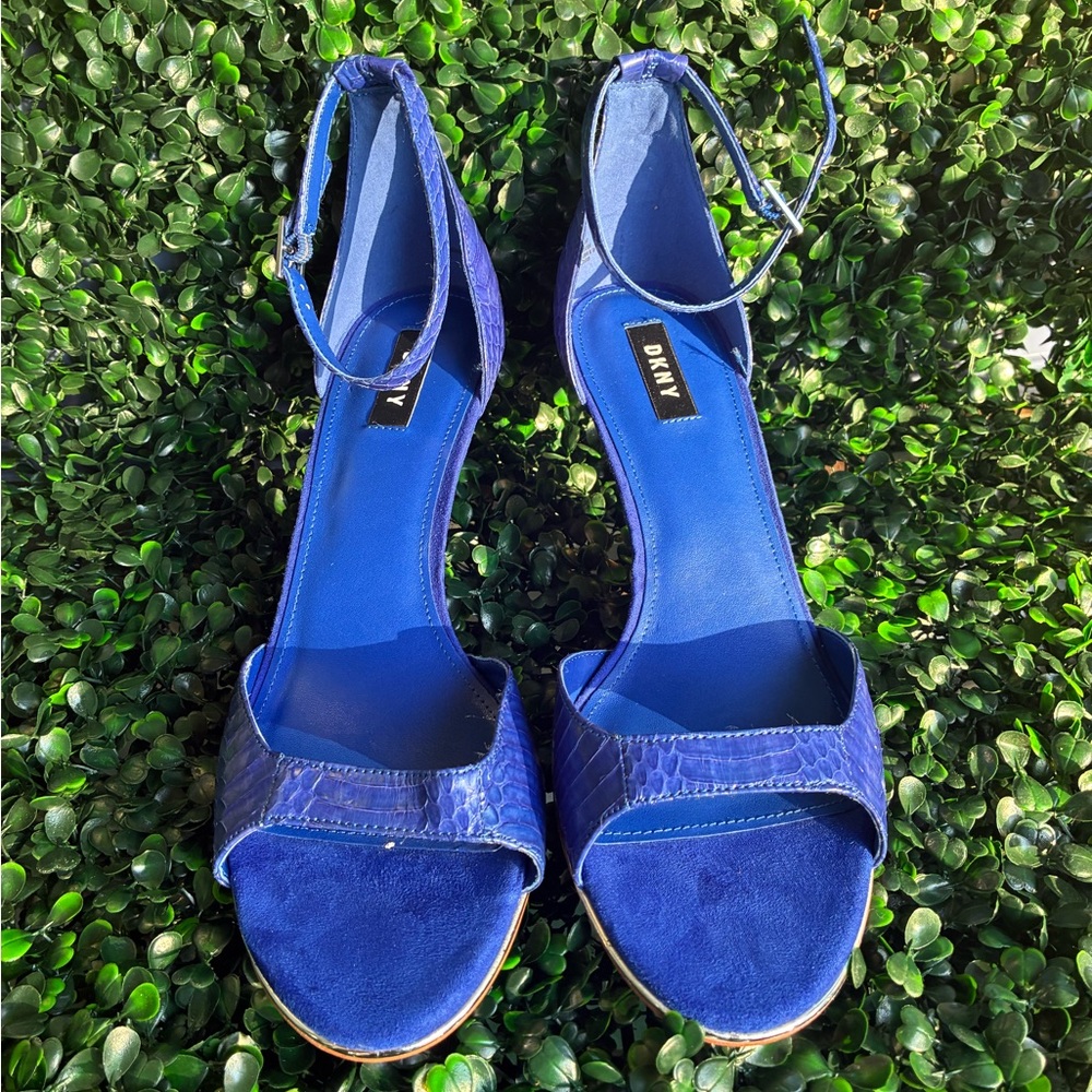 DKNY Women's Vibrant Blue Sandals